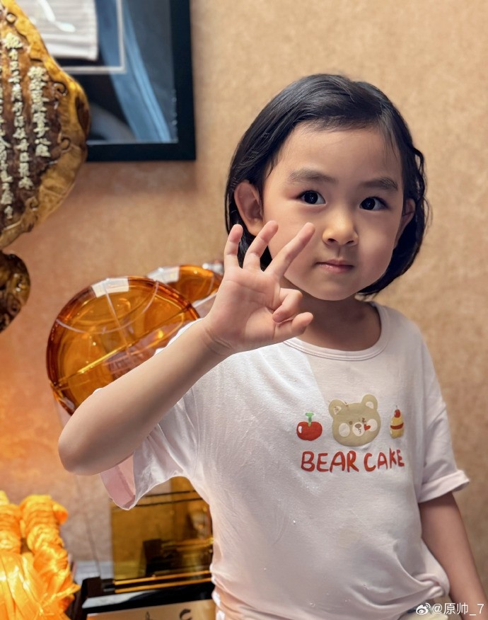 三分大賽三冠王！原帥曬三冠獎杯：完成了女兒給安排的任務(wù)！