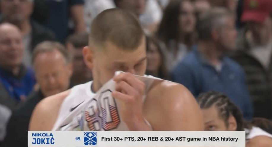 你貸款？轉播方字幕：約基奇30+20+20！NBA歷史首人！