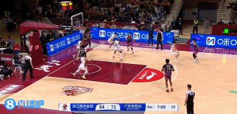 完全騙開防守！程帥澎跳起轉(zhuǎn)身?yè)舻乇硞髦ビ嗉魏辣┛? > </a>
                        <div   id=
