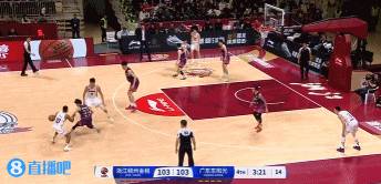 反超了！任駿飛三分線外切入補(bǔ)籃幫助廣東反超比分