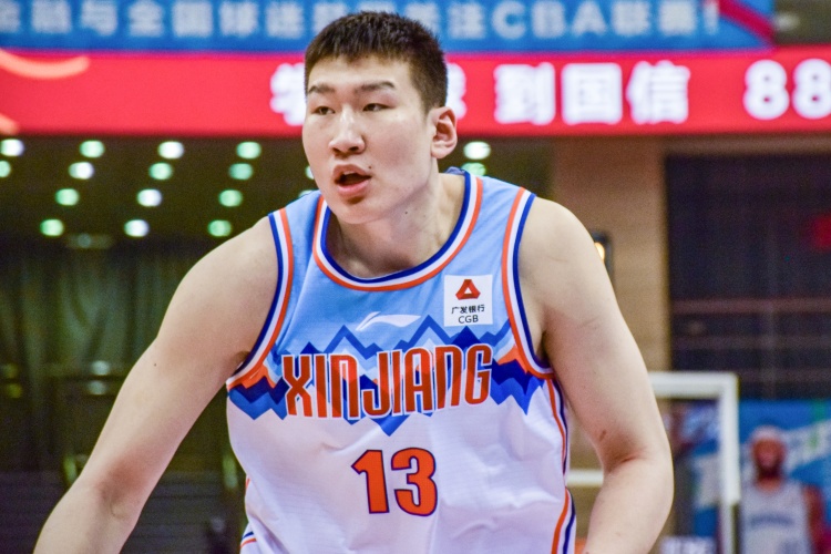 拼搶積極但手感不佳！李炎哲半場8中2&罰球6中4拿8分 搶4個前場板