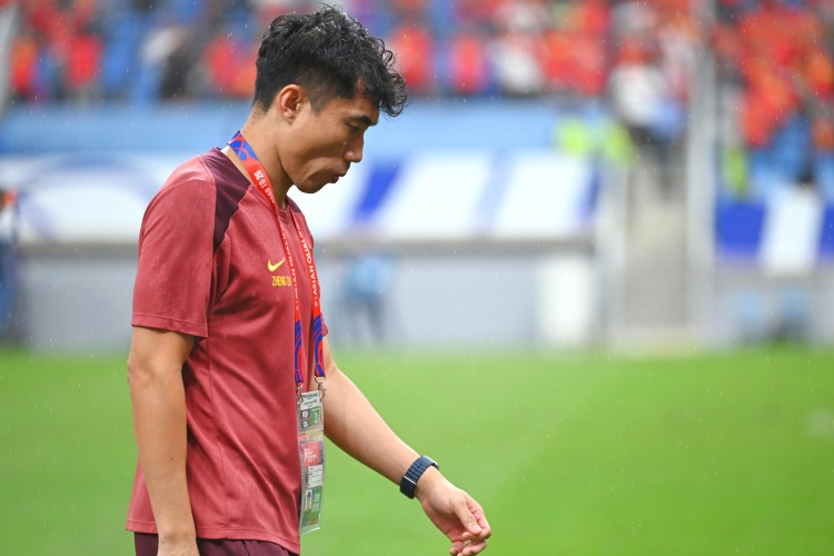 滬媒：單后腰讓國足防守承受更大壓力，若鄭智沒退役或能勝任