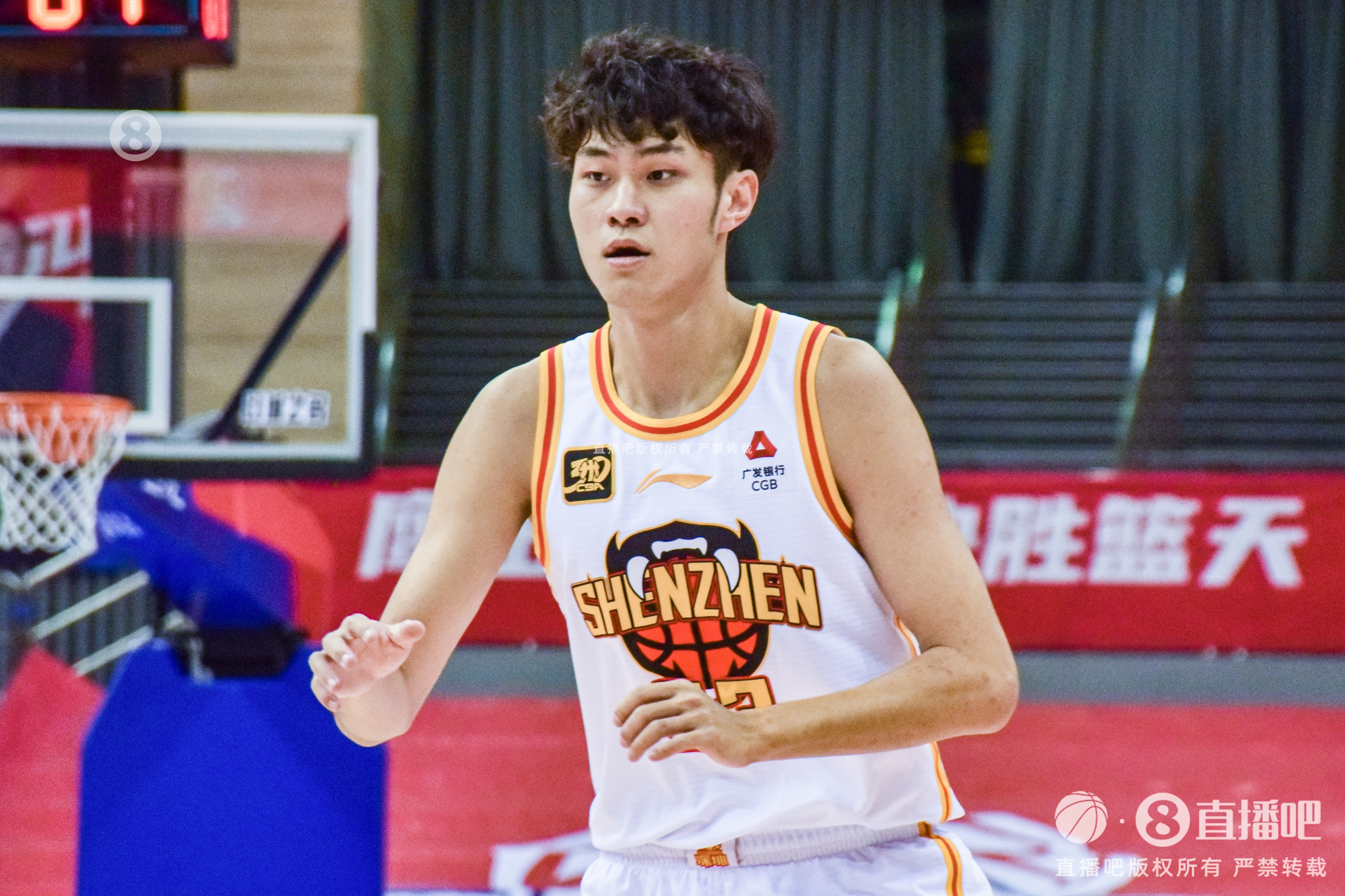 球隊(duì)主攻點(diǎn)！王浩然16中8拿到全隊(duì)最高20分外加2板4助2斷