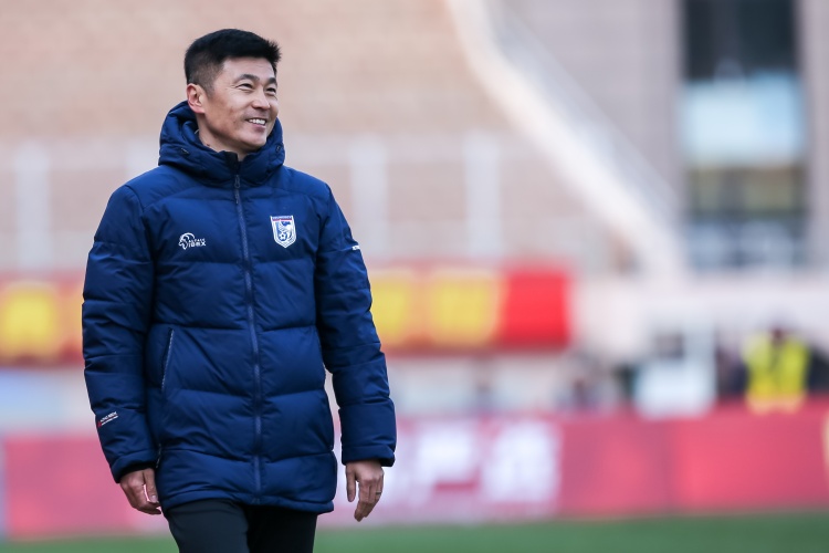 足球報(bào)：大連英博低調(diào)備戰(zhàn)，簽約贊助商為大連足球注入新活力